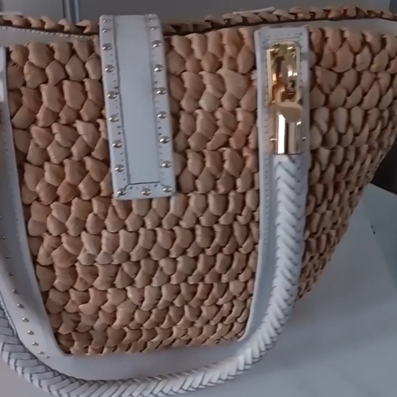 Michael Kors straw handbag GUC - Picture 13 of 14